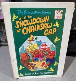 The Berenstain Bears and the Showdown at Chainsaw Gap 9780613014786