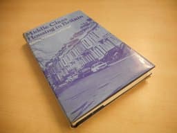 Middle Class Housing in Britain 9780715372739