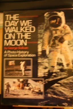 Day We Walked On the Moon 9780590436328