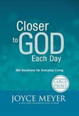 Closer to God Each Day 9781455536290